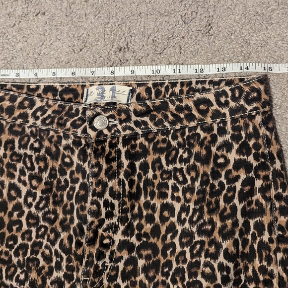 We The Free- Leopard "Float On" Bell bottoms size 31 GUC - Picture 11 of 12
